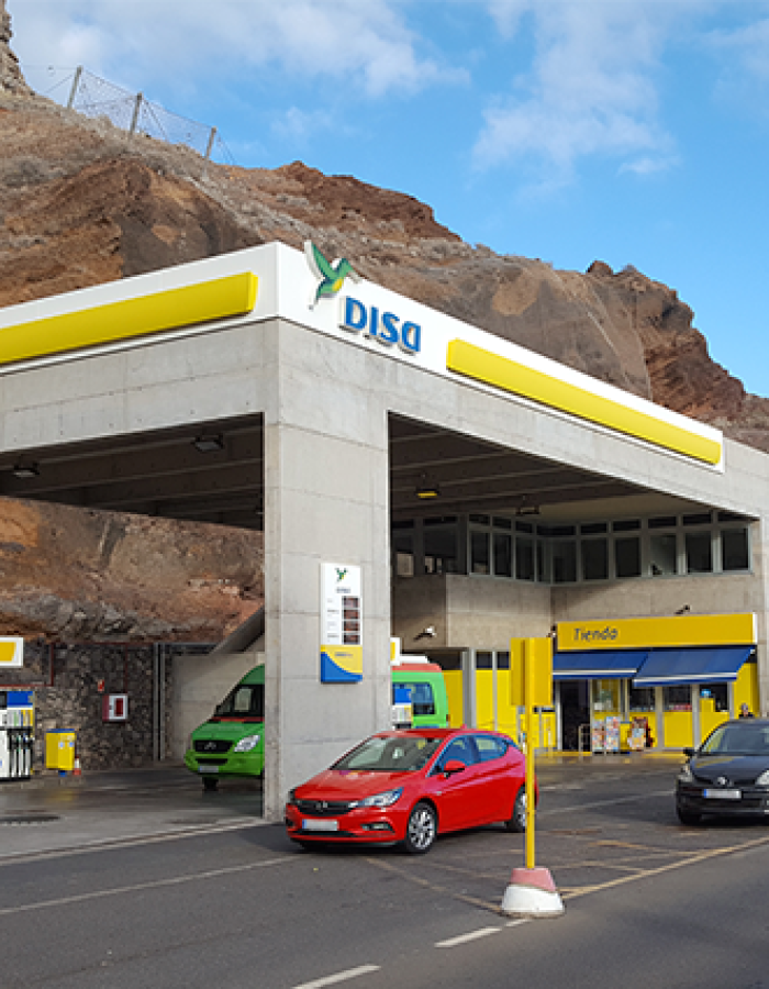 Instalaciones B.T. en edificio de servicios y gasolinera en muelle San Sebastián de la Gomera